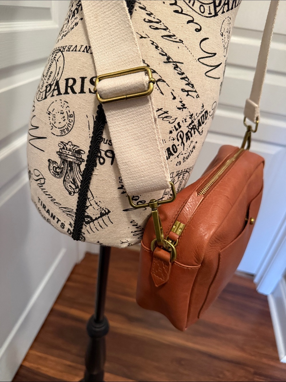 Madewell Leather Crossbody Camera Bag in Cognac with Adjustable Cream Strap - Picture 4 of 8